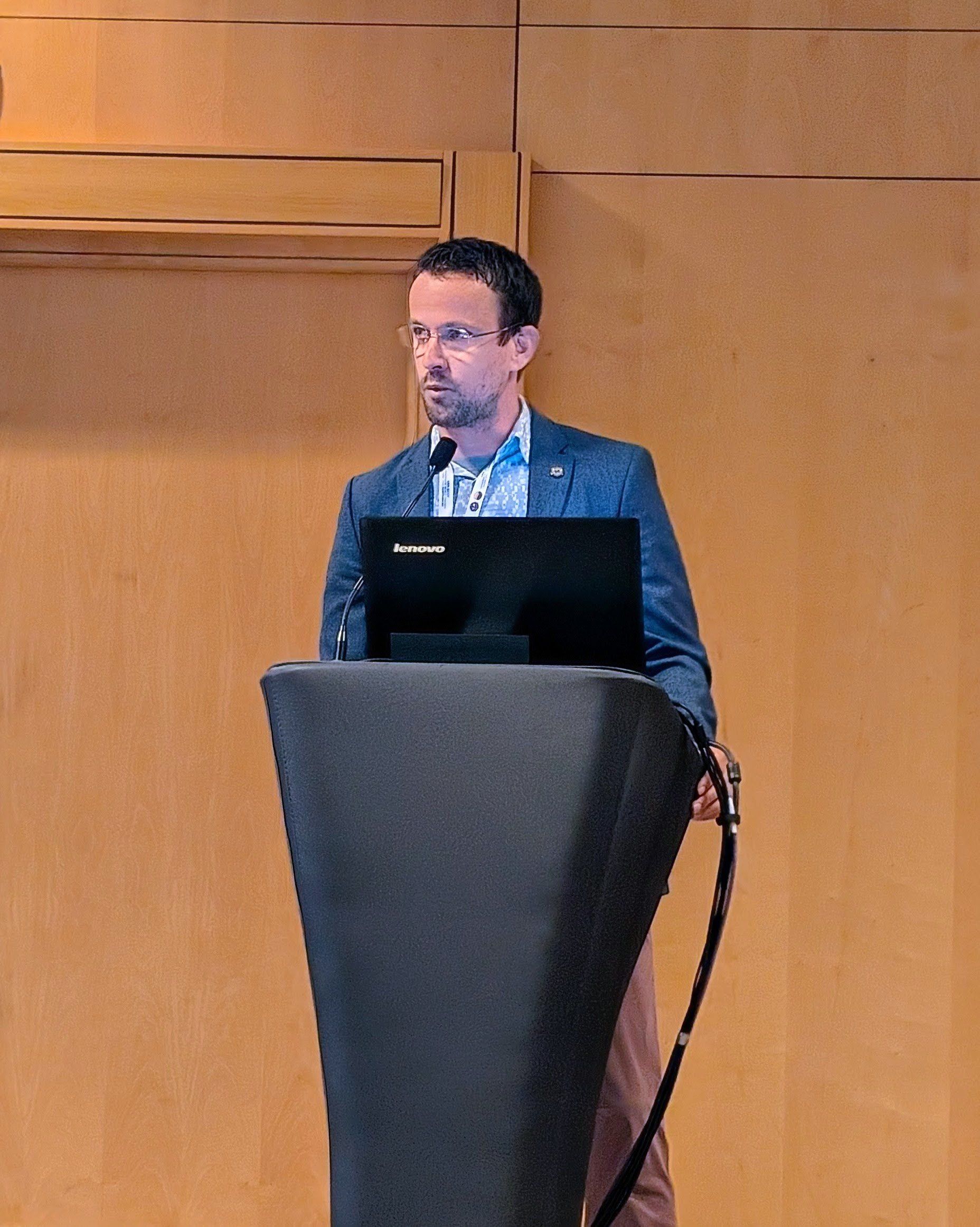 Matthew Siljander at the podium at SICOT 2025